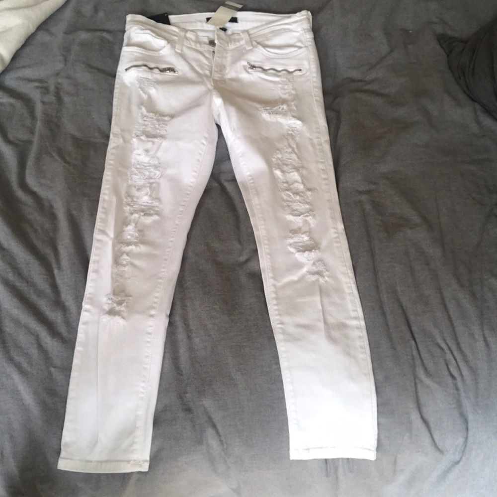 White distressed jeans